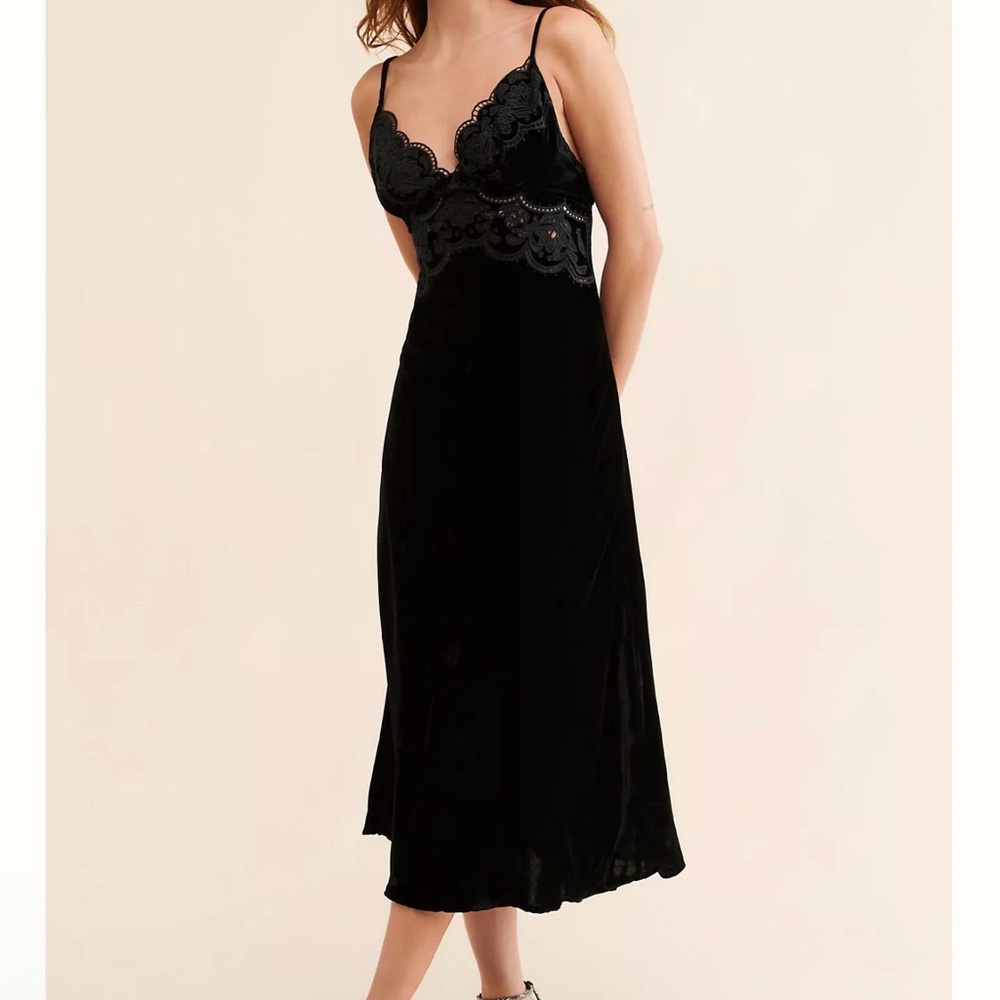 FARM Rio Black Lace Chemise